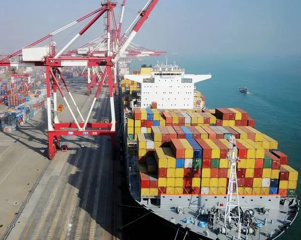 What are the advantages and service contents of SunLuck International Express?