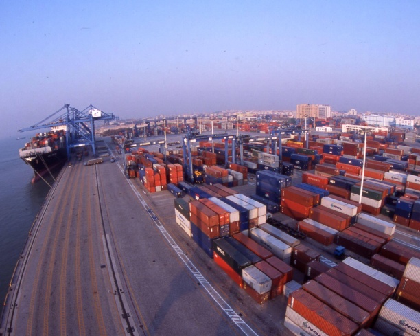 What are the steps and methods for querying international piece trajectories?